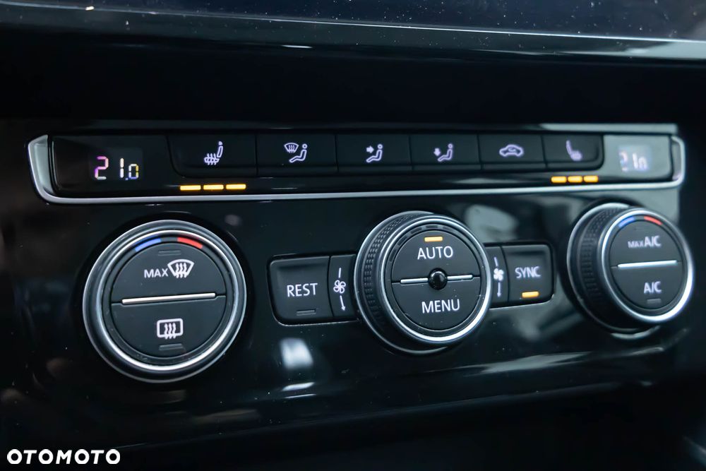 Volkswagen Passat Variant 2.0 TSI Business DSG - 29