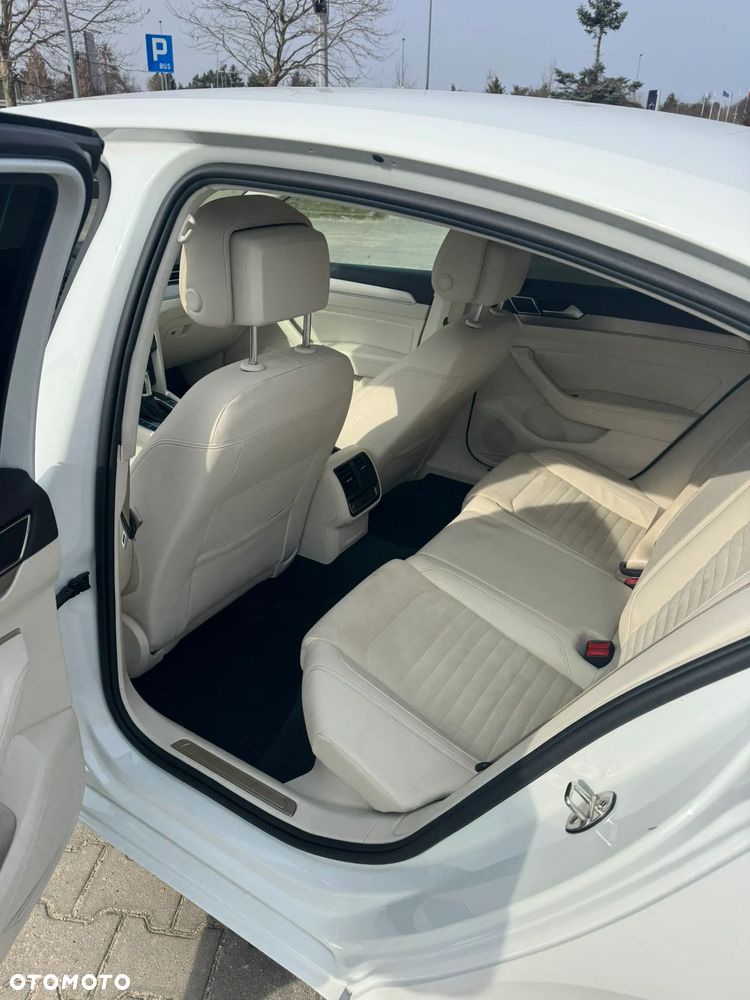 Volkswagen Passat 2.0 TDI SCR Highline DSG - 9