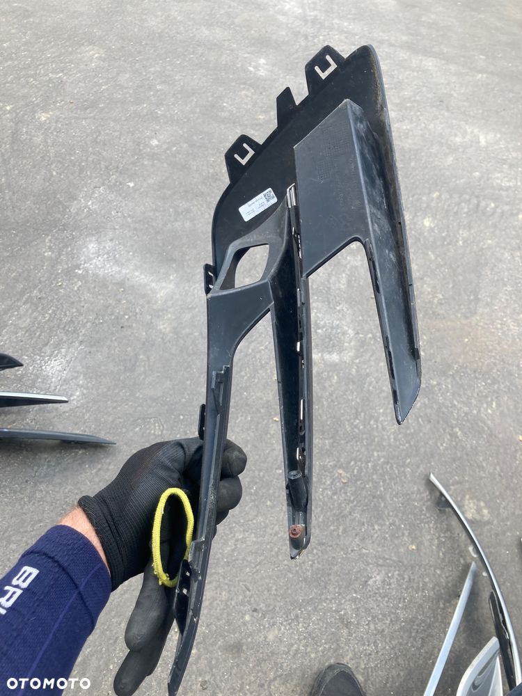 RENAULT Megane IV 4 lift prawa chrom kratka ZDERZAKA  przedniego KRATKA halogenu W ZDERZAK  przedni  zaślepka na halogen - 5