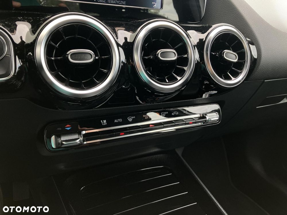 Mercedes-Benz GLA 200 - 22