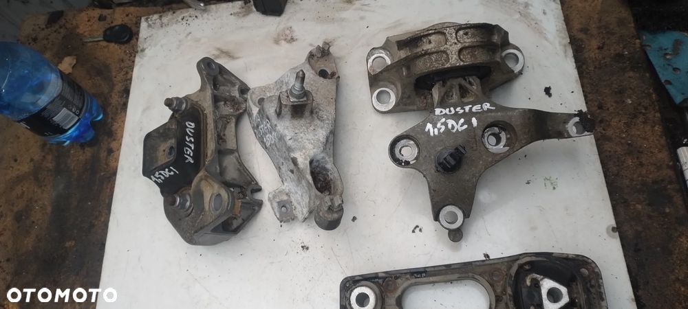DACIA DUSTER I 1,5DCI łapa poduszka silnika skrzyni biegów - 1