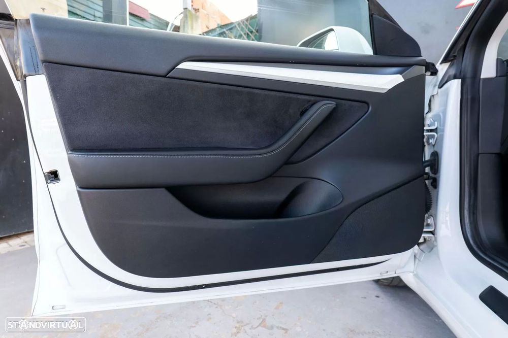 Tesla Model 3 - 28