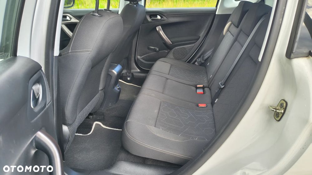 Peugeot 2008 1.6 e-HDi Allure S&S - 15