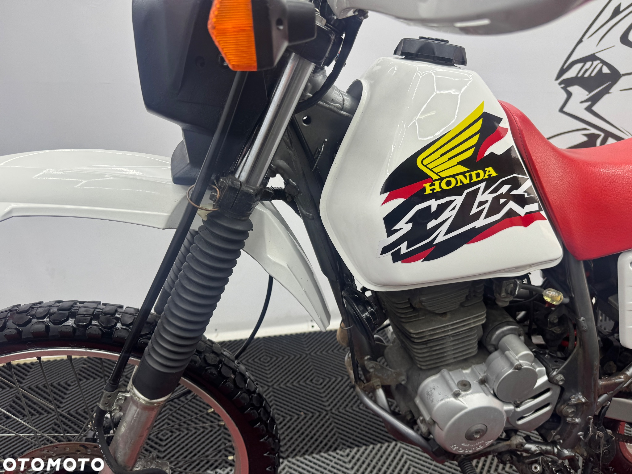Honda XLR - 12