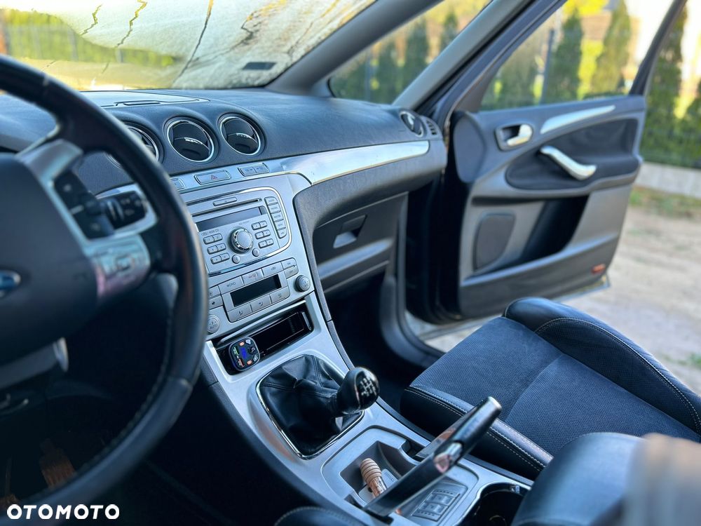 Ford S-Max - 12