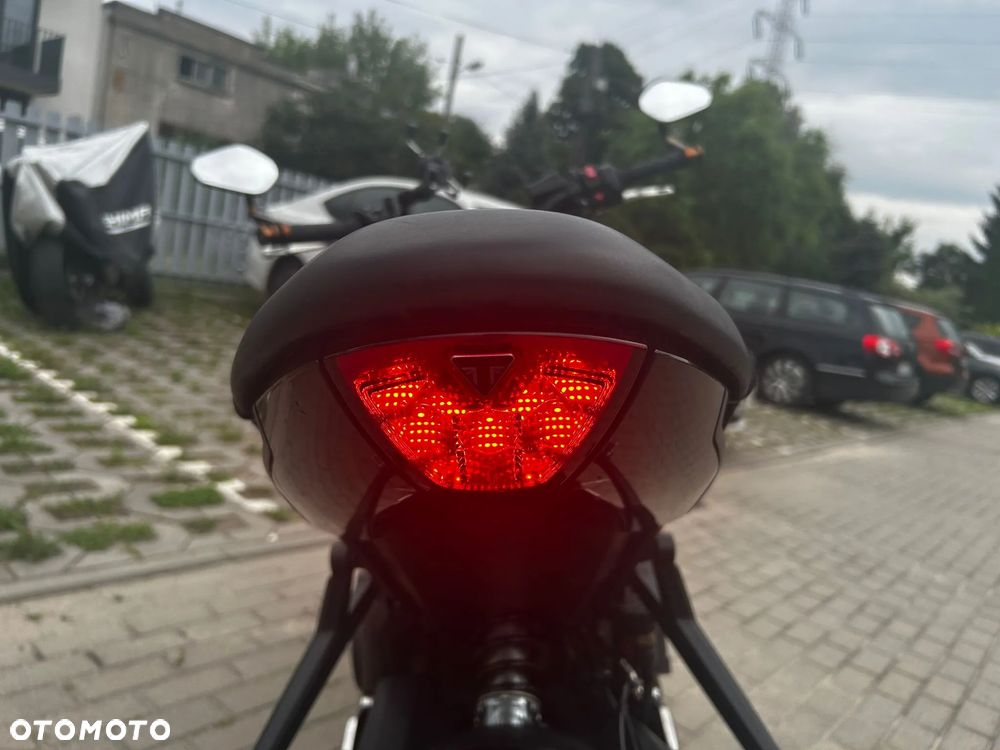 Triumph Trident - 5