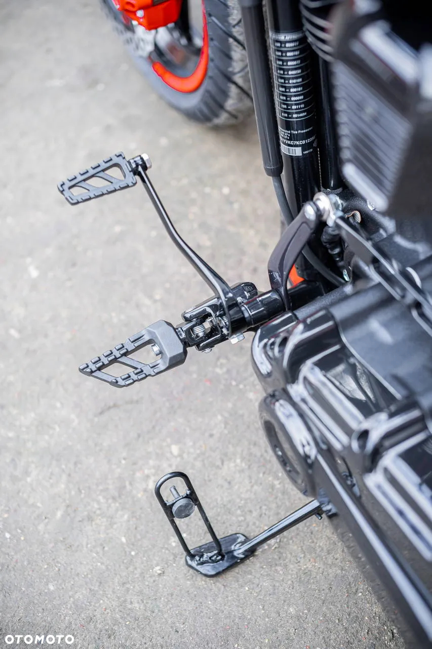 Harley-Davidson Softail FXDR - 25