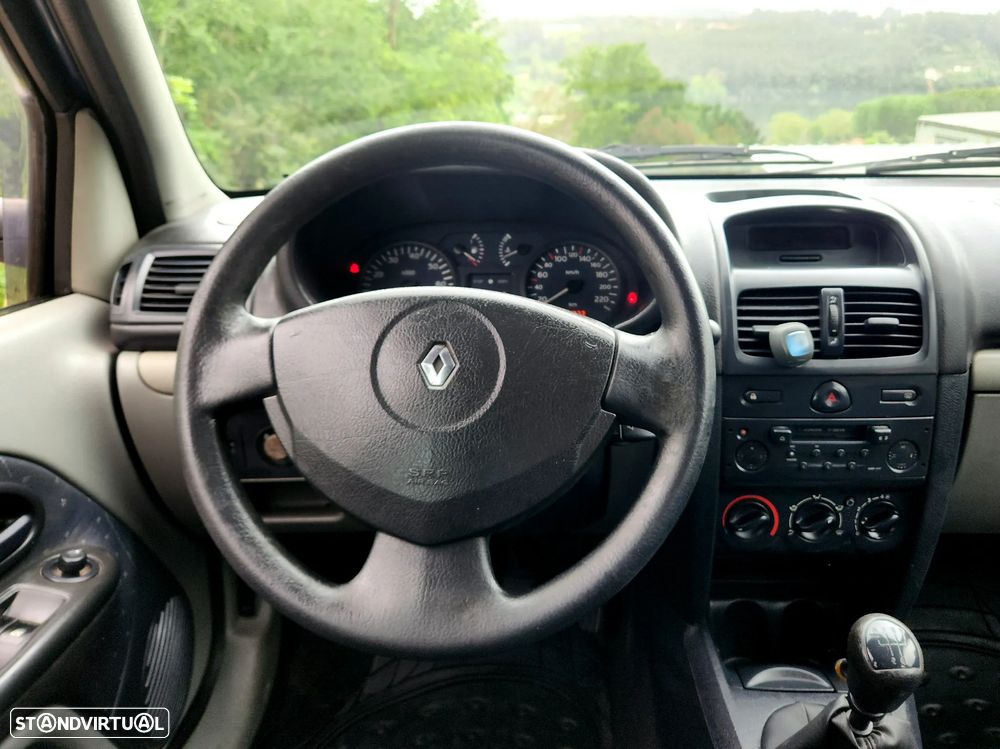 Renault Clio 1.2 16V Privilège - 8