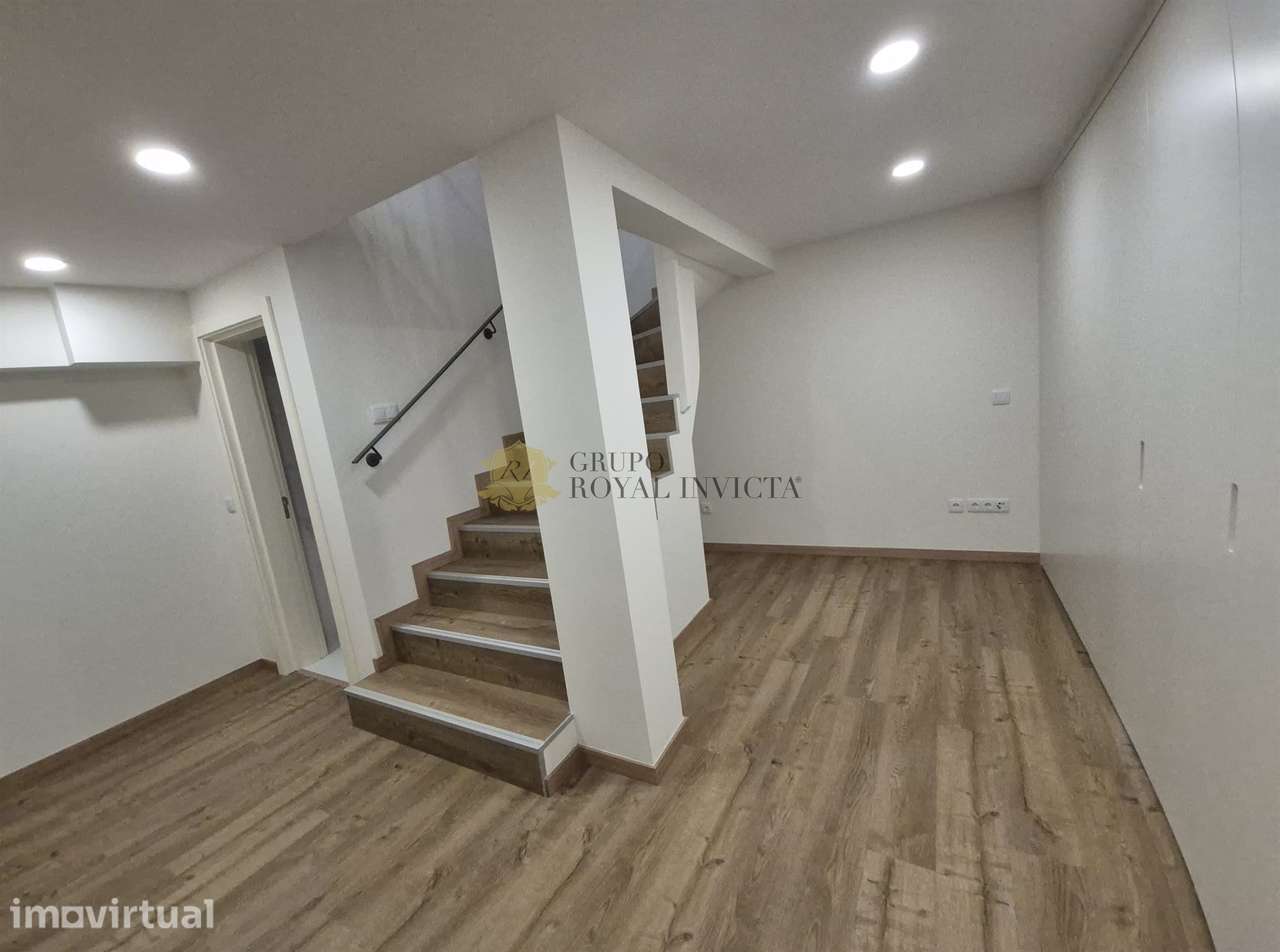 Oportunidade – Apartamento T2 Remodelado no Porto - Grande imagem: 3/26