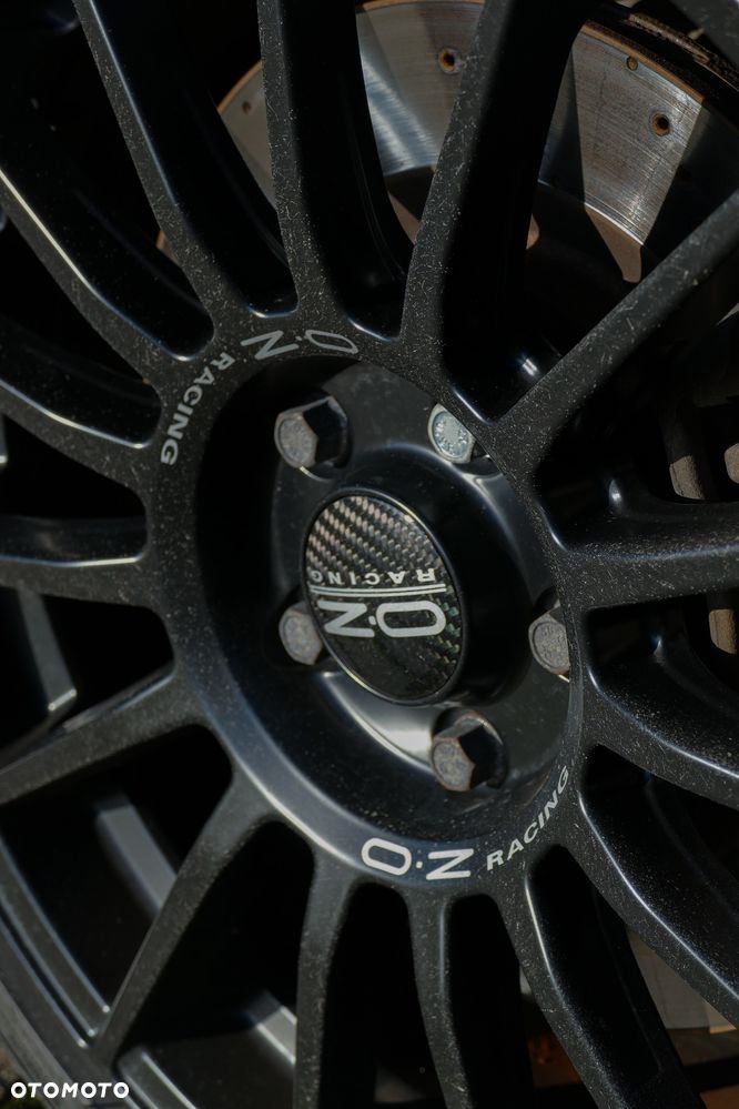 Mercedes-Benz CLA - 12