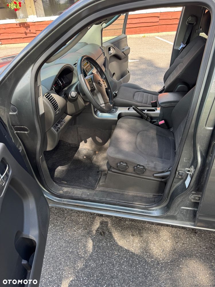 Nissan Pathfinder 2.5 D XE - 6