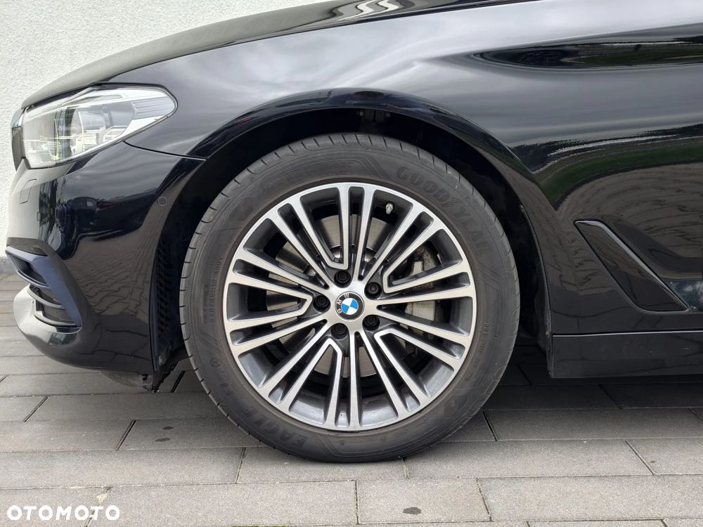 BMW Seria 5 530i xDrive Sport Line - 9