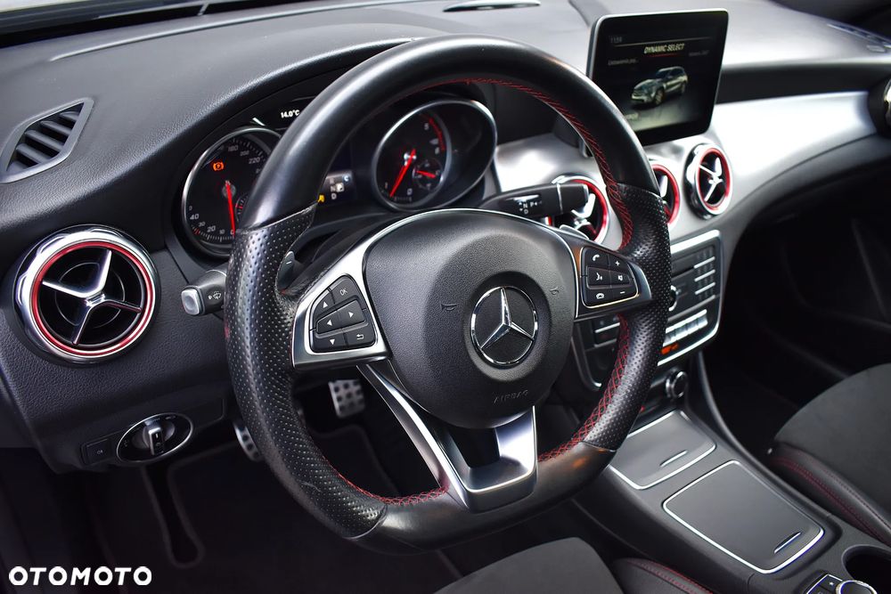Mercedes-Benz GLA 200 d 7G-DCT AMG Line - 17