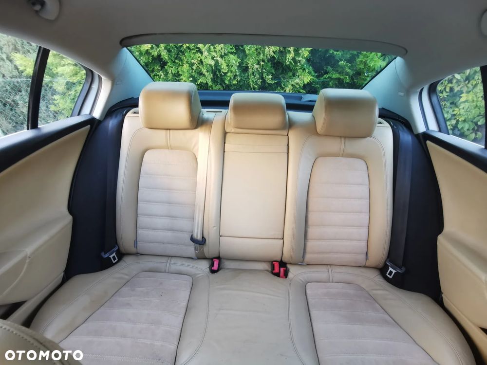 Volkswagen Passat - 13