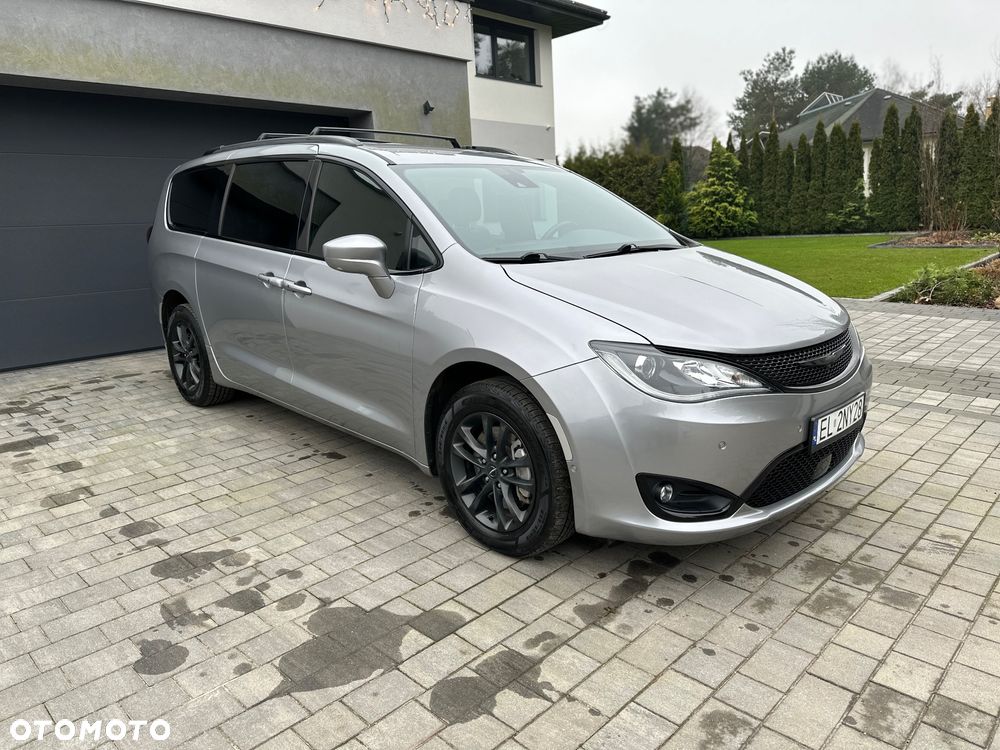 Chrysler Pacifica - 8