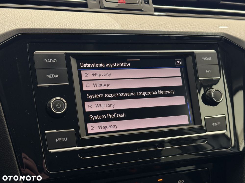 Volkswagen Passat - 35