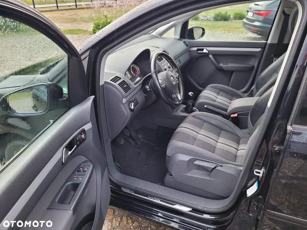 Volkswagen Touran 2.0 TDI DPF MATCH - 5
