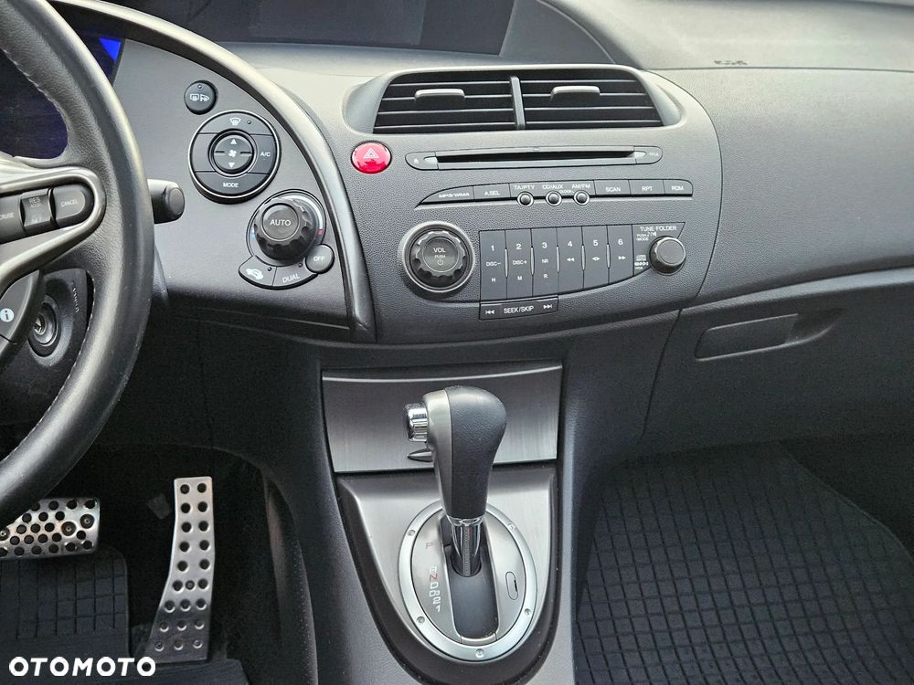 Honda Civic 1.8 Executive - 36