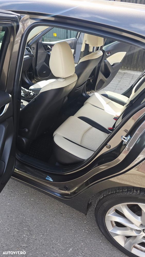 Mazda 3 G165 Revolution Top - 10