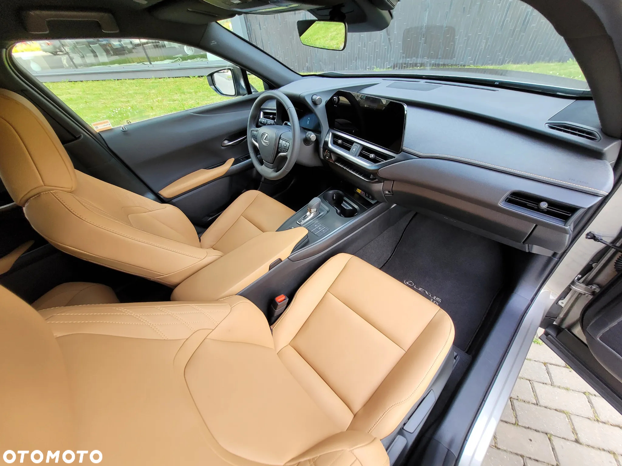 Lexus UX 300h F Sport Design - 4