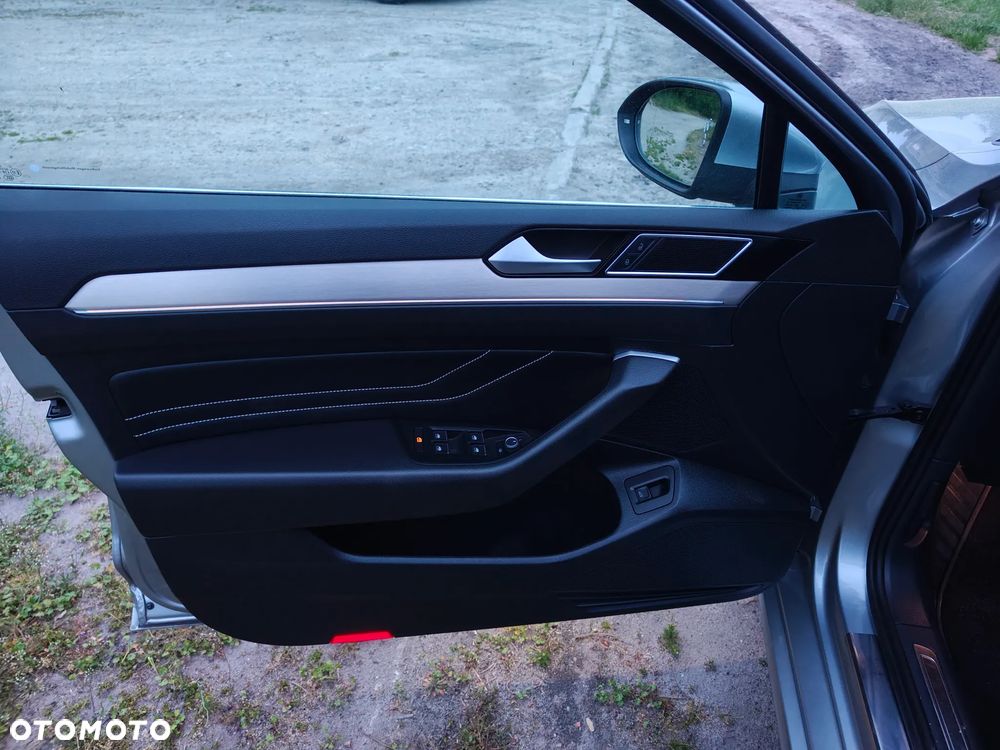 Volkswagen Passat Variant 2.0 TDI SCR DSG 4Motion Elegance - 22