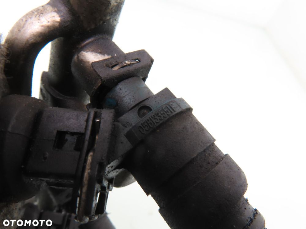 LISTWA WTRYSKOWA AUDI A4 B5 1.8 058133551F - 2