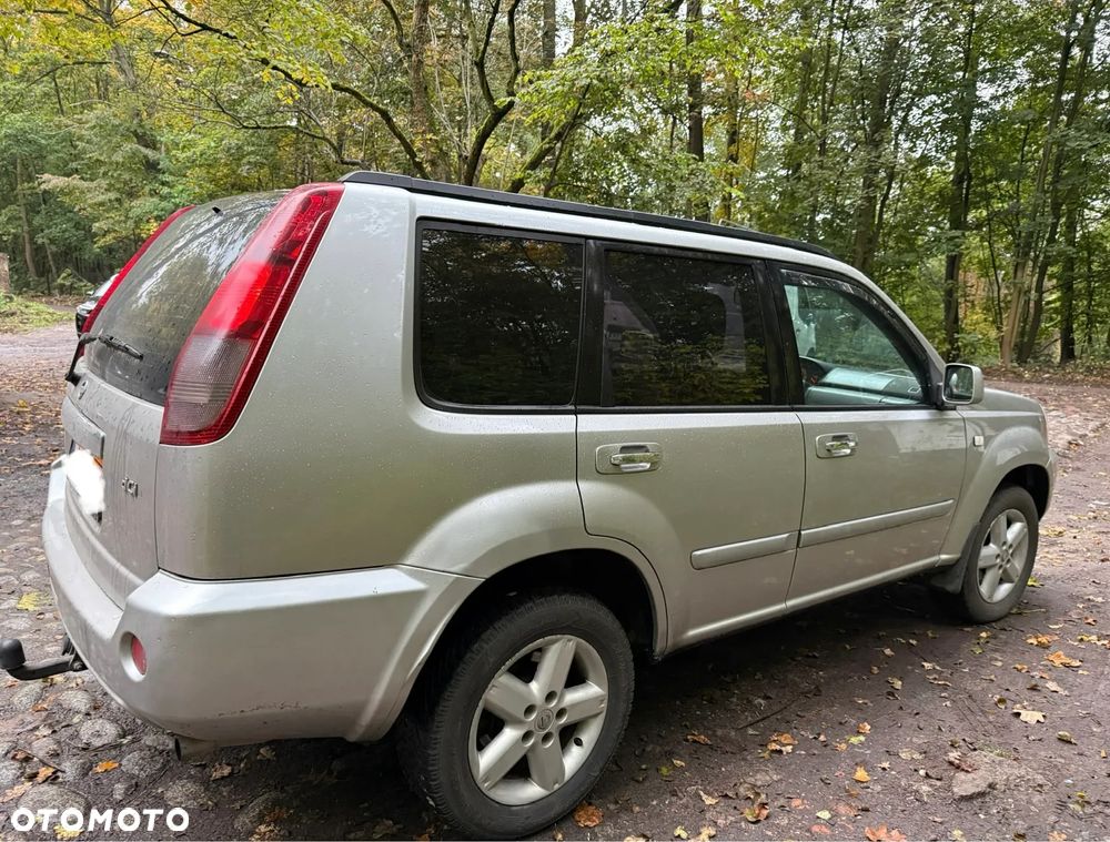 Nissan X-Trail 2.2 dCi 4x4 Sport - 4