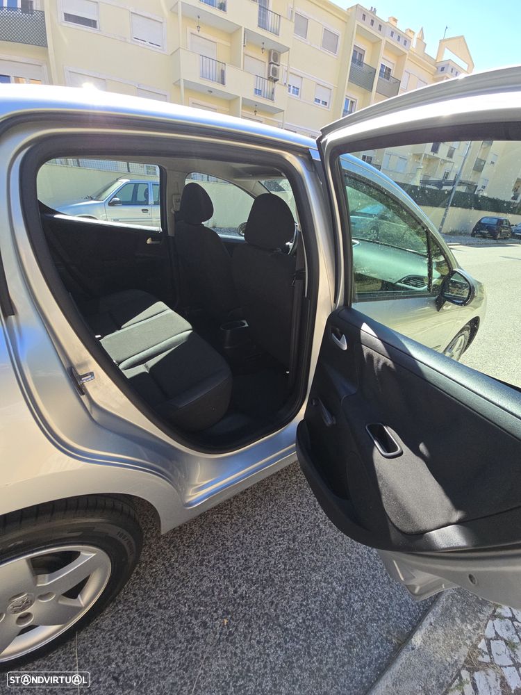 Peugeot 207 - 26