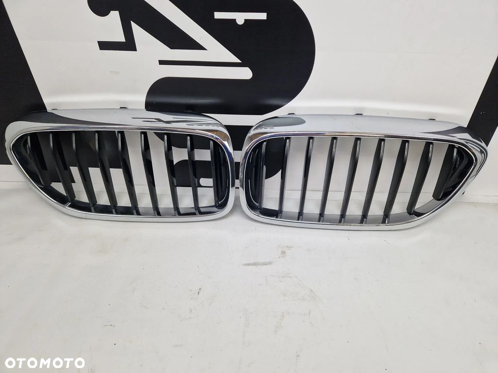 Grill atrapa nerka lewa prawa BMW G30 G31 komplet