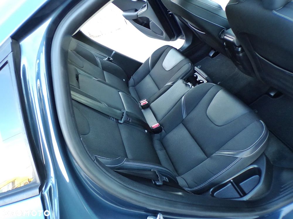 Volvo V40 D2 Momentum - 26
