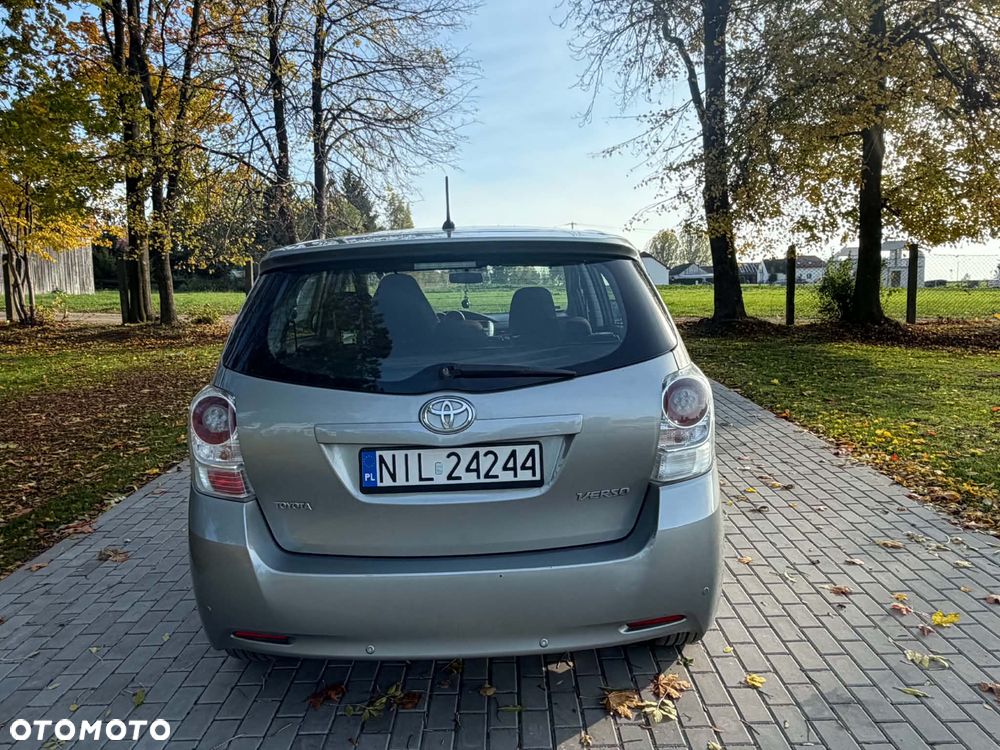 Toyota Verso 2010 photo 2