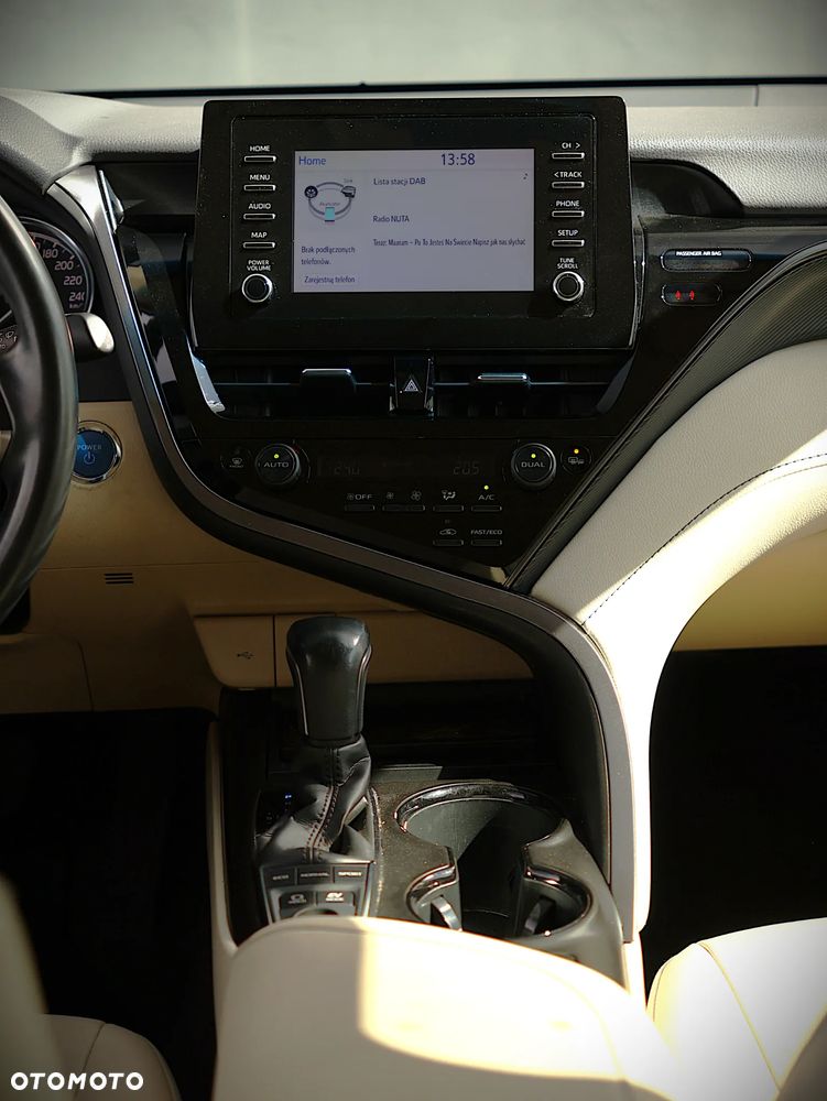 Toyota Camry 2.5 Hybrid Comfort CVT - 21