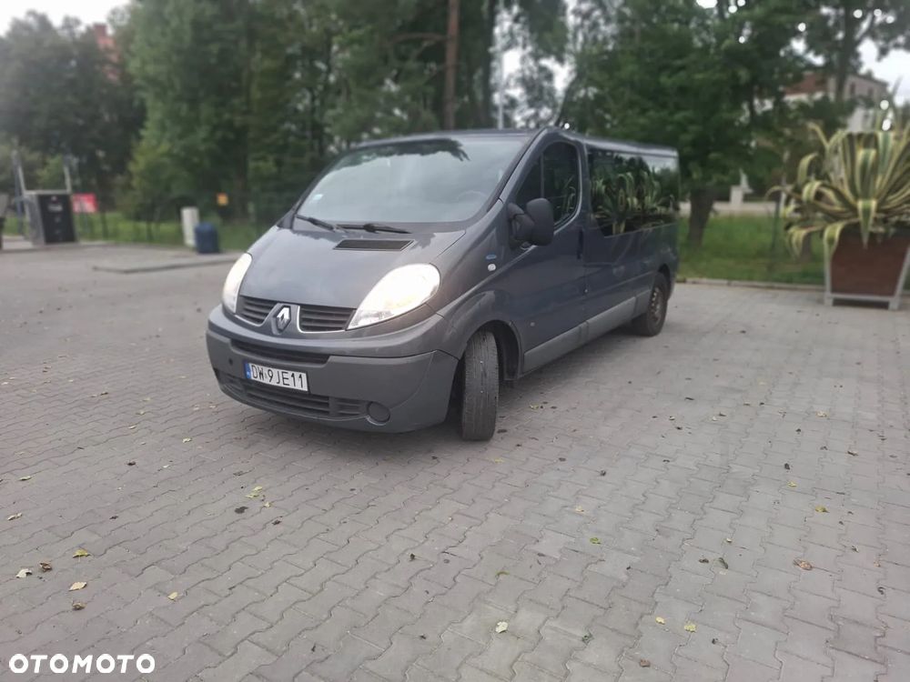Renault Trafic Grand Passenger Black Edition - 2