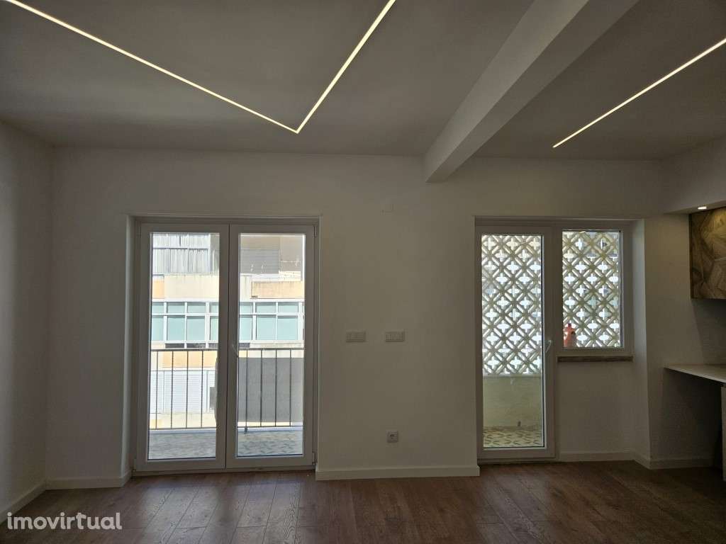 Apartamento T2+1 em remodelação total com varanda - Grande imagem: 4/15