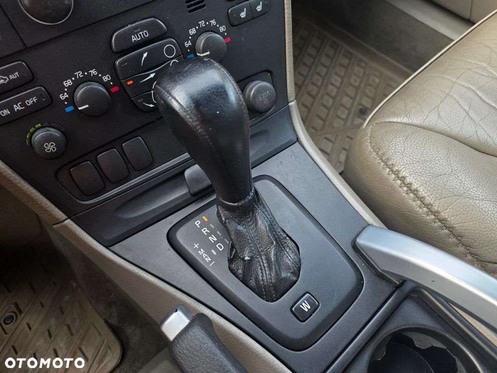 Volvo XC 70 - 25