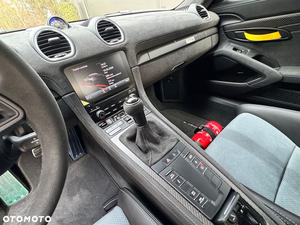 Porsche 718 Cayman - 18
