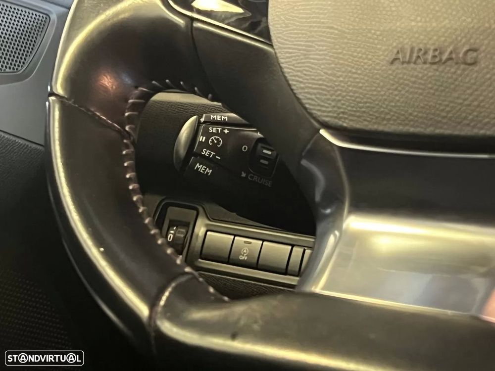 Peugeot 308 1.2 PureTech Style J17 - 17