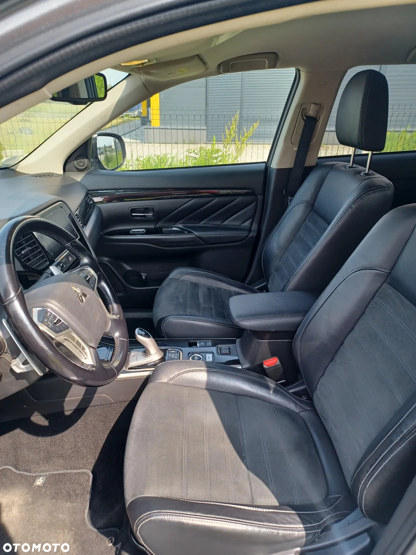 Mitsubishi Outlander 2.0 4WD Plug-In Hybrid Plus - 11
