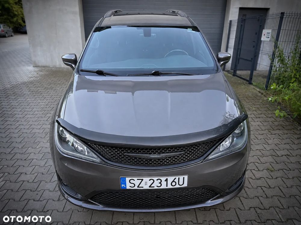 Chrysler Pacifica - 6