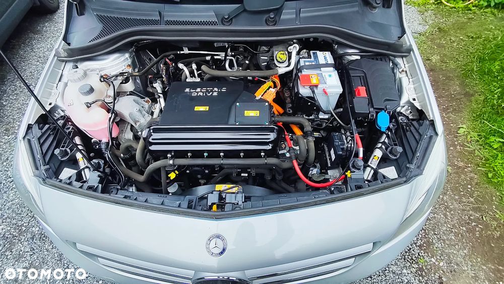 Mercedes-Benz Klasa B (Electric Drive) 250 e - 25