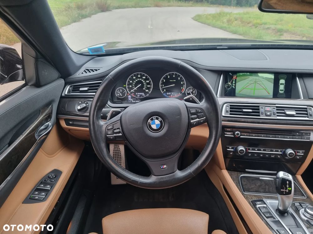BMW Seria 7 740Li - 29
