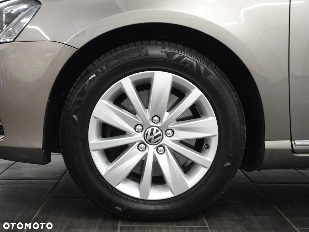 Volkswagen Passat - 17