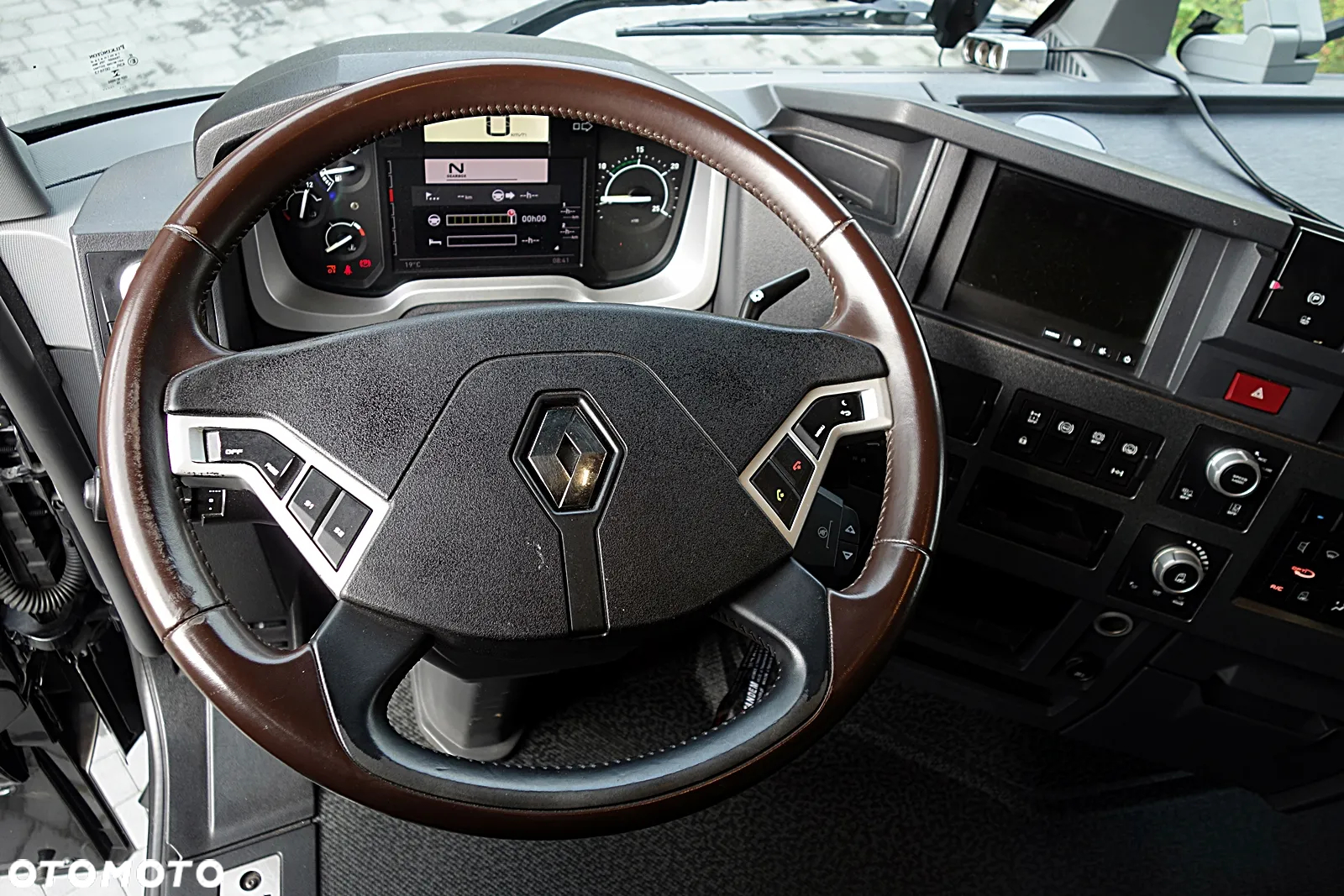 Renault GAMA T520 PUSCHER DMC 70T OŚ SKRĘTNA PODNOSZONA WYSOKA KABINA ALUFELGI KLIMA POSTOJOWA - 15