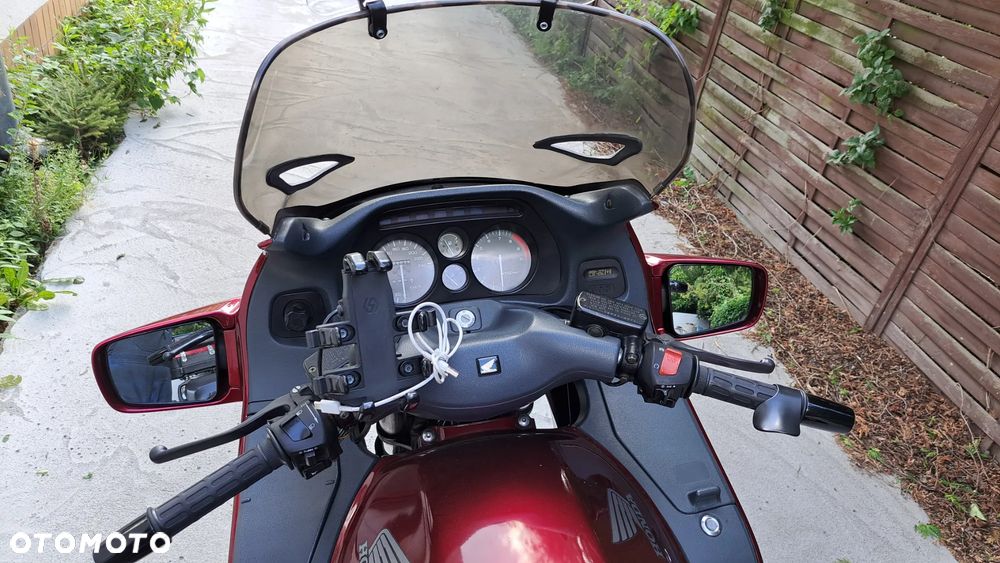 Honda ST - 9