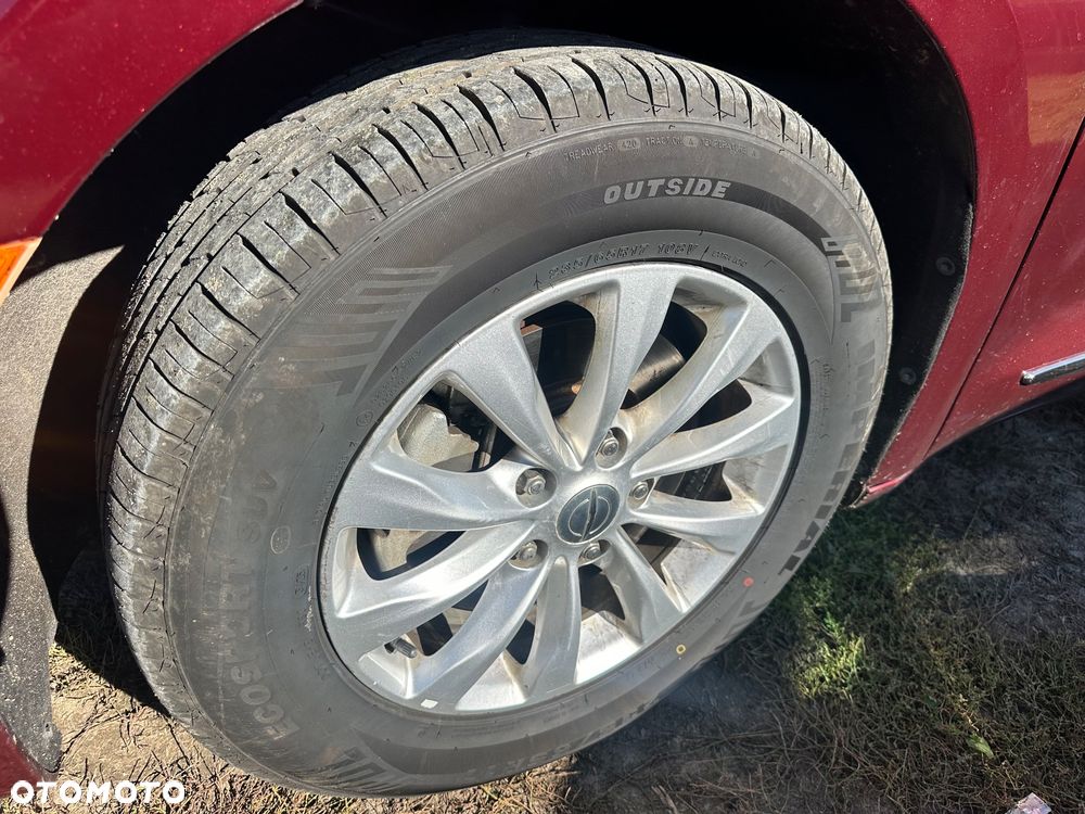 Chrysler Pacifica - 32