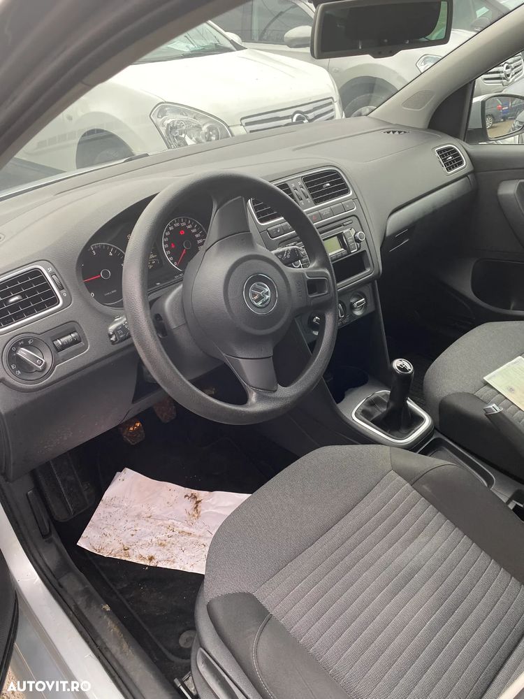 Volkswagen Polo 1.6 TDI Comfortline - 4