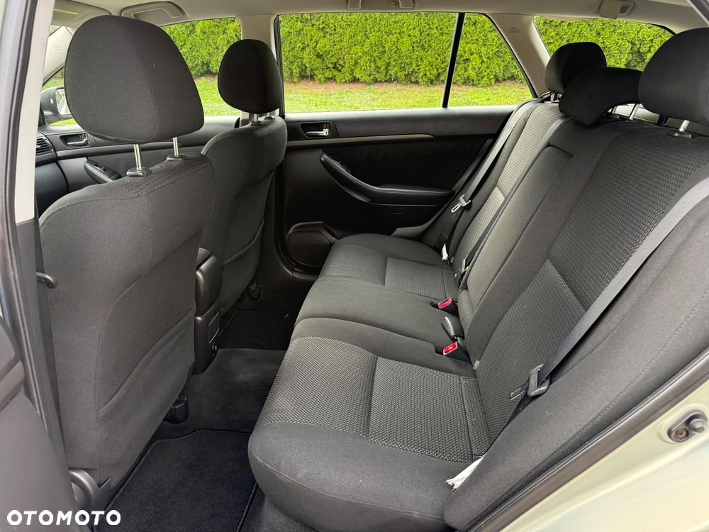 Toyota Avensis - 25