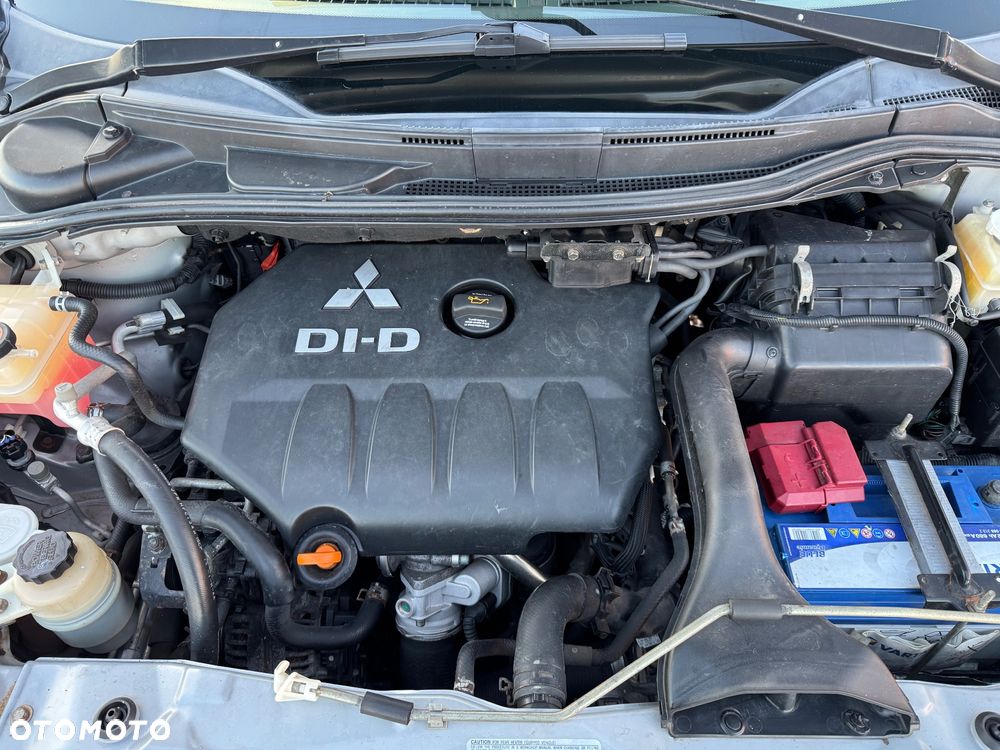 Mitsubishi Grandis 2.0 DI-D 6-Sitzer Intense - 2