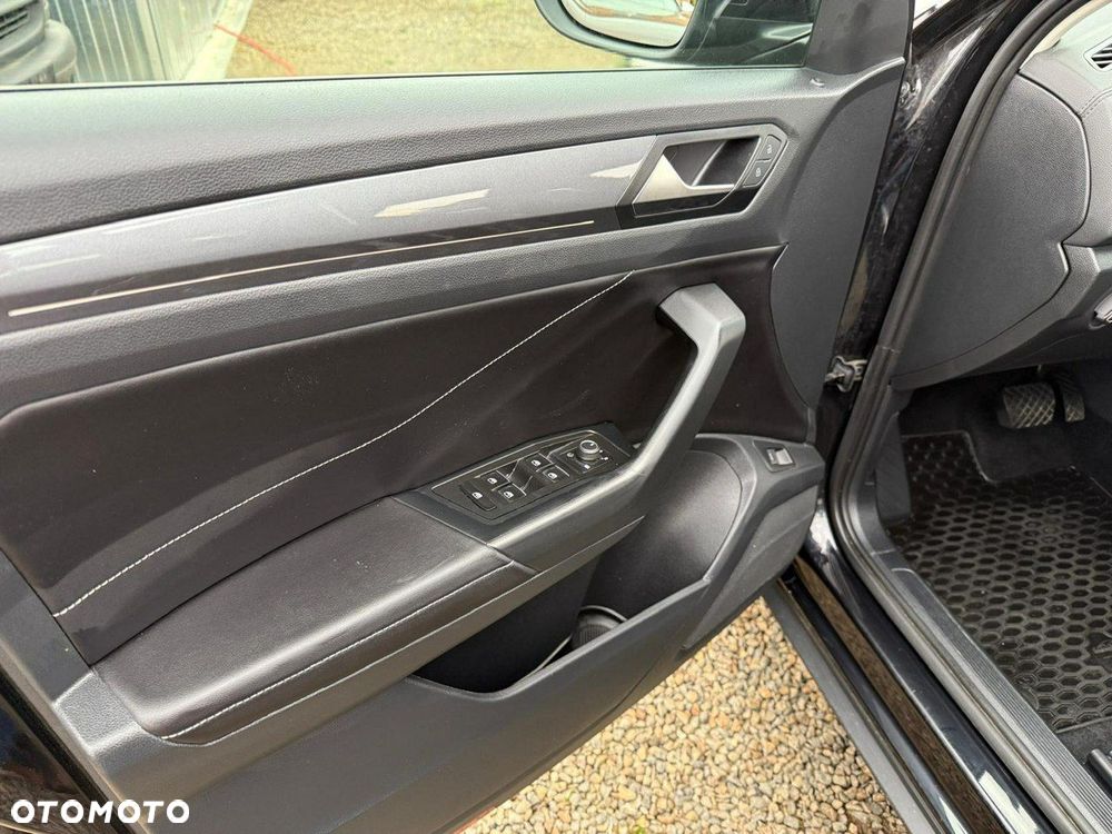 Volkswagen T-Roc - 20