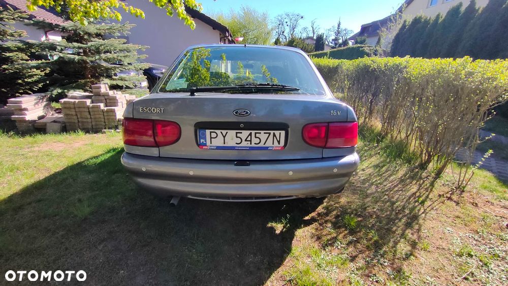 Ford Escort 1.6 CL - 8